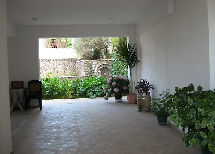 Filoxenia Apartamento Levídhion